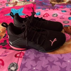 Girls Puma Axelion Shoes Size 13.5Y